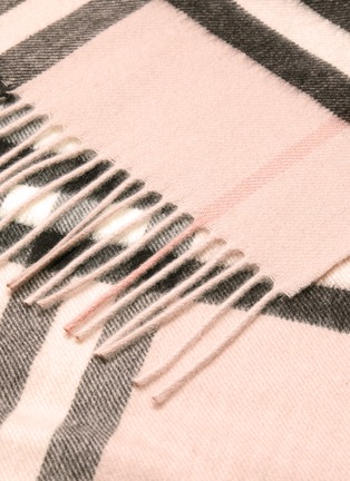 Detail View - Click To Enlarge - BURBERRY - Giant check cashmere melton scarf
