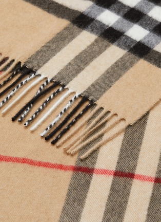 Detail View - Click To Enlarge - BURBERRY - Giant check cashmere melton scarf
