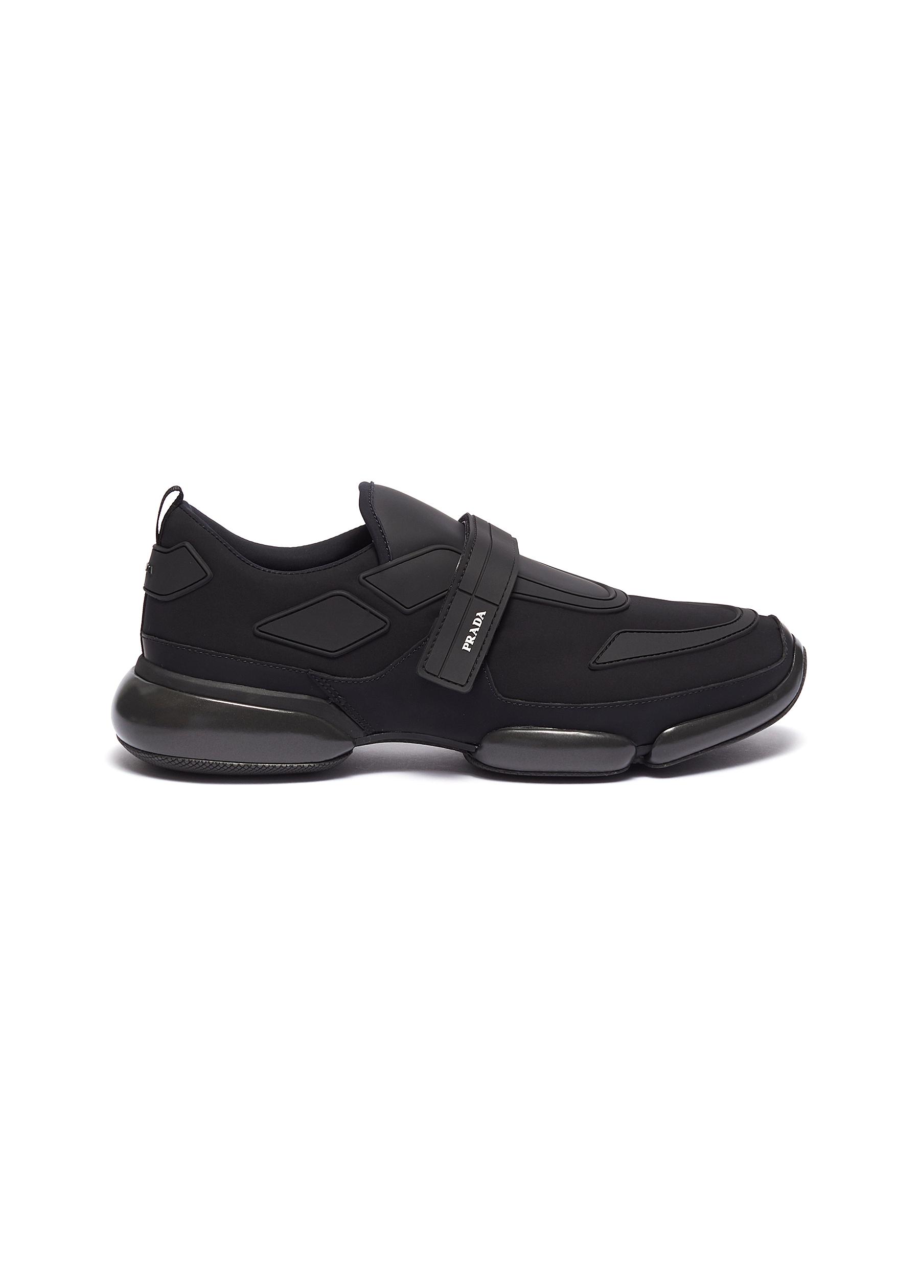 Fabrication ware sneakers