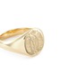 Detail View - Click To Enlarge - TOM WOOD - 'Mini Feather' engraved 9k yellow gold signet ring – Size 52