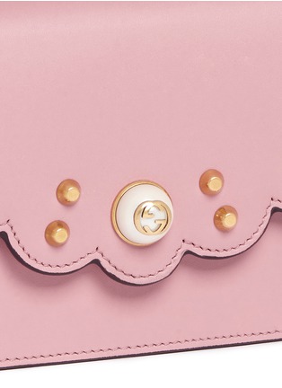 Detail View - Click To Enlarge - GUCCI - 'Peony' logo faux pearl stud leather chain wallet