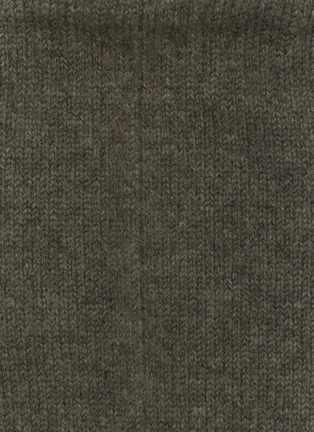 Detail View - Click To Enlarge - OYUNA - Cashmere travel socks – Moss