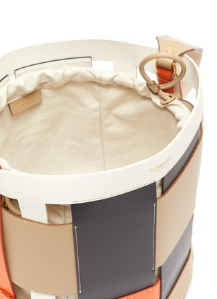 Detail View - Click To Enlarge - BURBERRY - 'Foster' colourblock woven leather bucket bag