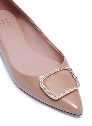 Detail View - Click To Enlarge - PEDDER RED - 'Janice' strass brooch patent leather skimmer flats