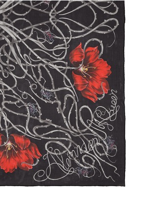 Detail View - Click To Enlarge - ALEXANDER MCQUEEN - Tulip and thorn print silk scarf