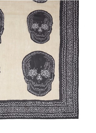 Detail View - Click To Enlarge - ALEXANDER MCQUEEN - Skull and stitch print silk scarf