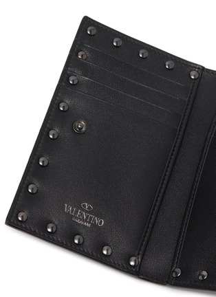 Detail View - Click To Enlarge - VALENTINO GARAVANI - Valentino Garavani x UNDERCOVER Rockstud rose print leather card holder