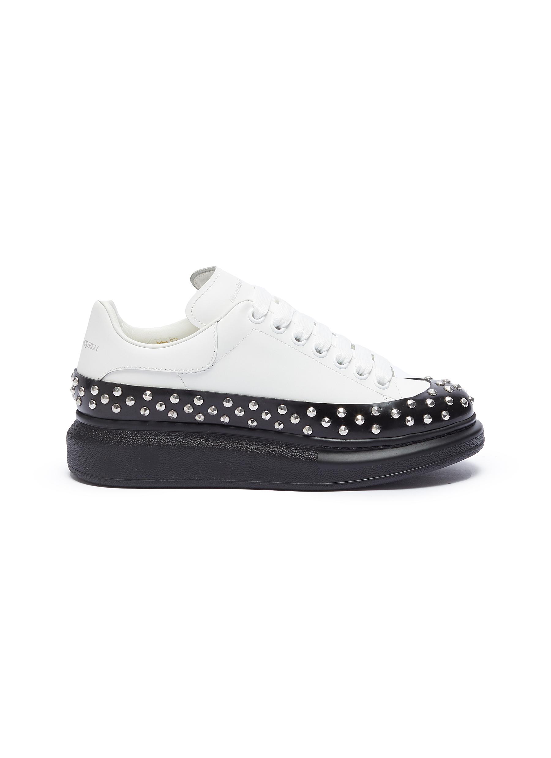 Alexander Mcqueen 'larry' Contrast Sole Studded Trainers