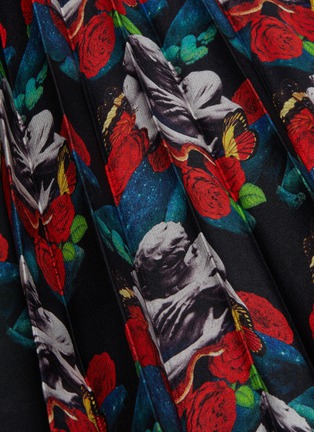 Detail View - Click To Enlarge - VALENTINO GARAVANI - X UNDERCOVER 'Lovers' graphic print pleated skirt