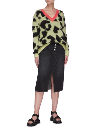 Figure View - Click To Enlarge - ÊTRE CÉCILE - Leopard Print V-neck Sweater