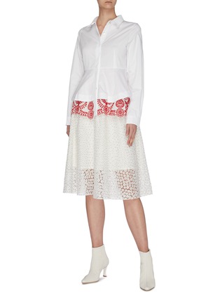 Figure View - Click To Enlarge - JONATHAN LIANG - 'Pearl-Dandy' floral embroidered panel button-up shirt