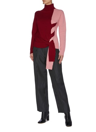 Figure View - Click To Enlarge - MONSE - Colourblock twist side drape sweater