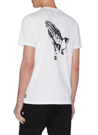 Back View - Click To Enlarge - REIGNING CHAMP - 'Victory Prayer Hand' graphic logo print t-shirt