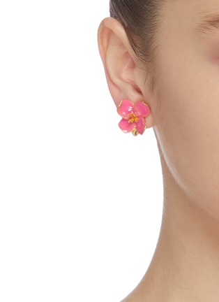 Figure View - Click To Enlarge - KENNETH JAY LANE - Enamel flower shaped stud earrings