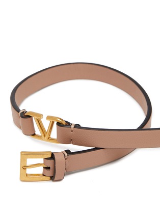 Detail View - Click To Enlarge - VALENTINO GARAVANI - Valentino Garavani 'VLOGO' leather bracelet