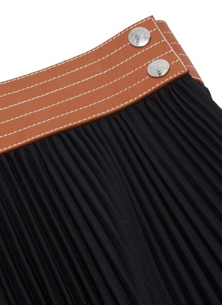 Detail View - Click To Enlarge - LOEWE - Asymmetric belted pleated skirt