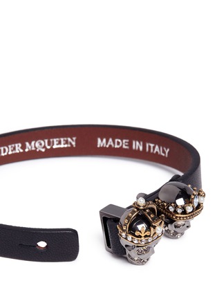 Detail View - Click To Enlarge - ALEXANDER MCQUEEN - 'King and Queen' skull leather bracelet