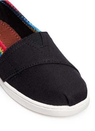 Detail View - Click To Enlarge - 90175 - Tiny Classic raffia print canvas toddler slip-ons