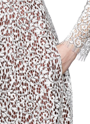 Detail View - Click To Enlarge - CARVEN - Contrast lining lace dress