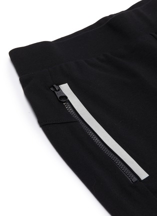 Detail View - Click To Enlarge - CALVIN KLEIN PERFORMANCE - Contrast zip panel pants