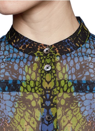 Detail View - Click To Enlarge - MC Q - Rainbow crocodile print silk blouse