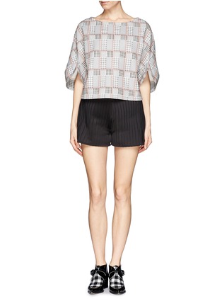 Detail View - Click To Enlarge - HELEN LEE - Rabbit houndstooth print wide cuff crop top