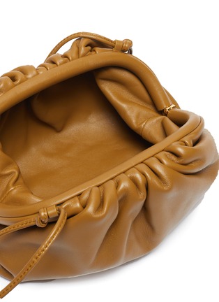 Detail View - Click To Enlarge - BOTTEGA VENETA - 'The Pouch' in nappa leather