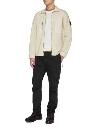 Figure View - Click To Enlarge - STONE ISLAND - Logo patch cargo pants