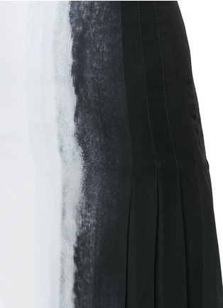 Detail View - Click To Enlarge - VINCE - Vertical tie dye silk pleat skirt