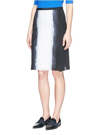 Front View - Click To Enlarge - VINCE - Vertical tie dye silk pleat skirt