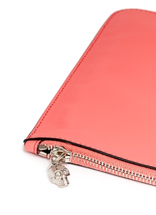 Detail View - Click To Enlarge - ALEXANDER MCQUEEN - Skull charm leather pouch