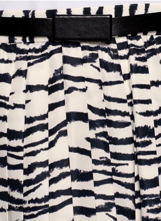 Detail View - Click To Enlarge - TOGA ARCHIVES - Zebra print pleat midi skirt