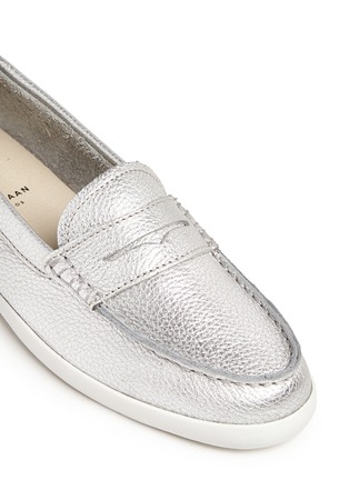 Detail View - Click To Enlarge - COLE HAAN - 'Pinch Weekender' metallic leather penny loafers