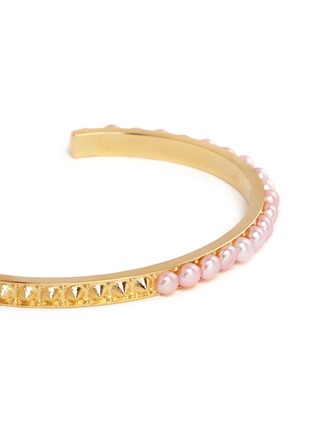 Detail View - Click To Enlarge - MOUNSER - 'Unity' asymmetric pearl stud thin cuff