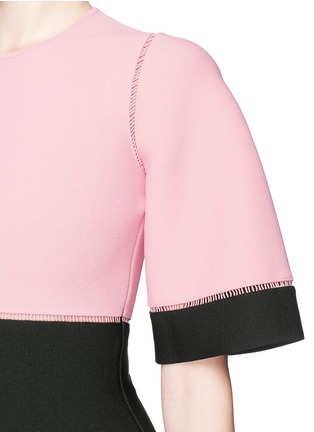 Detail View - Click To Enlarge - ALEXANDER MCQUEEN - Bell sleeve colourblock knit dress