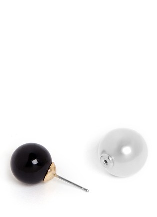 Detail View - Click To Enlarge - KENNETH JAY LANE - Baroque resin pearl ball stud earrings