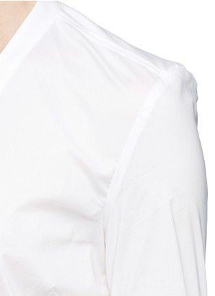 Detail View - Click To Enlarge - HELMUT LANG - Three-button sleeve collarless poplin shirt