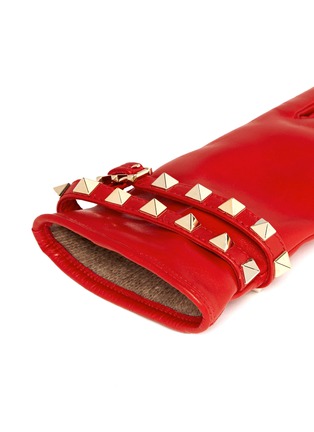 Detail View - Click To Enlarge - VALENTINO GARAVANI - 'Rockstud' double wrap strap short leather gloves