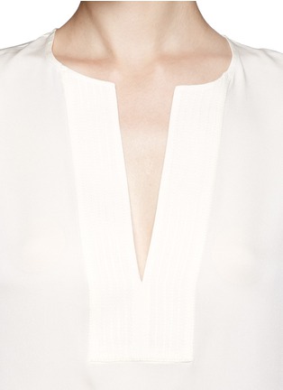Detail View - Click To Enlarge - VINCE - Trapunto split neck silk blouse