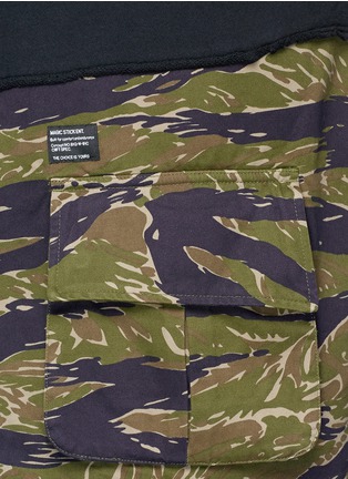 Detail View - Click To Enlarge - MAGIC STICK - Camouflage print hem hoodie