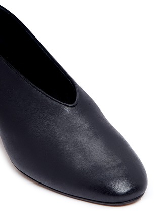 Detail View - Click To Enlarge - GRAY MATTERS - 'Mildred' choked-up leather pumps
