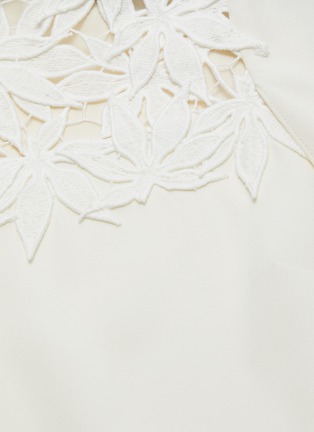  - OSCAR DE LA RENTA - Maple leaf embroidered silk blouse w/ cape