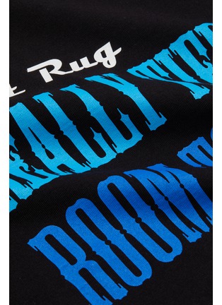  - SACAI - 'The Rug' slogan print T-shirt