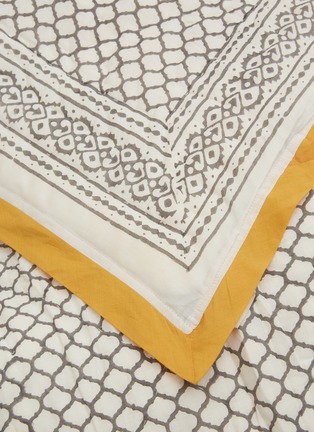 Detail View - Click To Enlarge - MALABAR BABY - King Size Reversible Cotton Quilt – Erawan