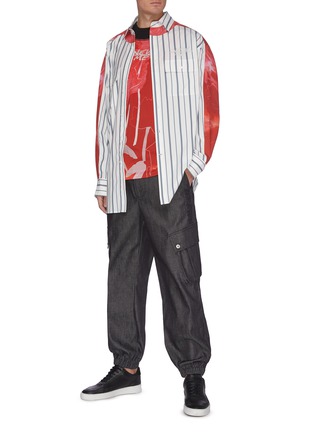 Figure View - Click To Enlarge - FENG CHEN WANG - x Lane Crawford Graphic print stripe panelled shirt