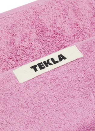 Detail View - Click To Enlarge - TEKLA - Organic cotton terry washcloth – Magenta