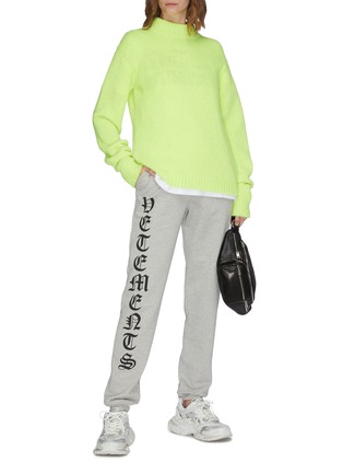 Figure View - Click To Enlarge - VETEMENTS - 'Gothic' logo outseam sweatpants