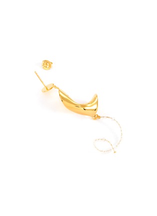 Detail View - Click To Enlarge - MING YU WANG - 'Cochlia Mini' 18k gold plated earrings