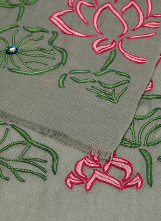 Detail View - Click To Enlarge - JANAVI - Lotus embroidered embellished cashmere scarf