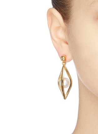 Figure View - Click To Enlarge - KENNETH JAY LANE - Open diamond shape pearl centre earring
